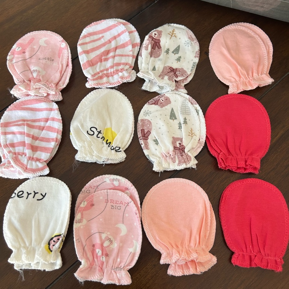 Amazon Kids Mittens Set - Pink, Red, White